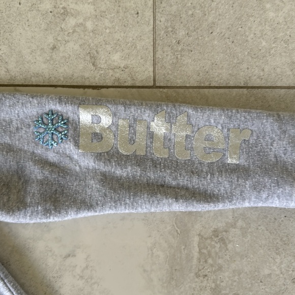 BUTTER
Winter Emoji Burnout Fleece Zip Hoodie - Picture 5 of 12